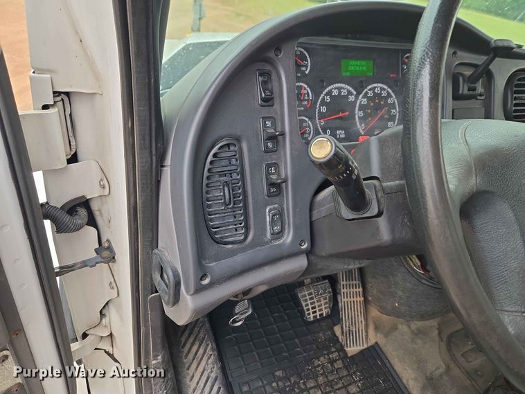 image for item EW0172 2017 Freightliner 114SD crane truck