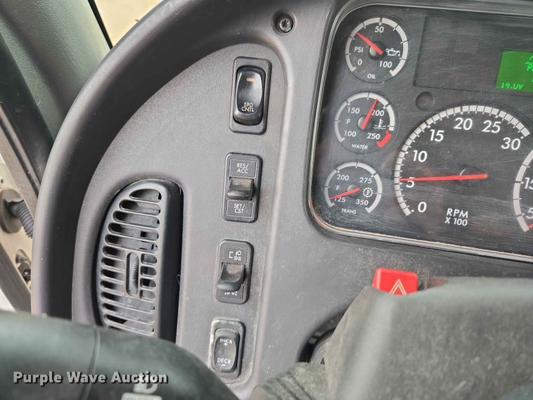 image for item EW0172 2017 Freightliner 114SD crane truck