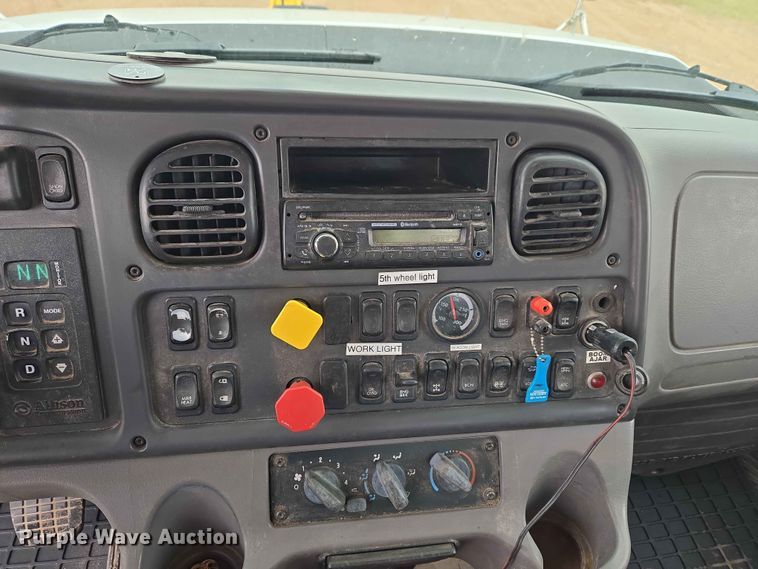 image for item EW0172 2017 Freightliner 114SD crane truck