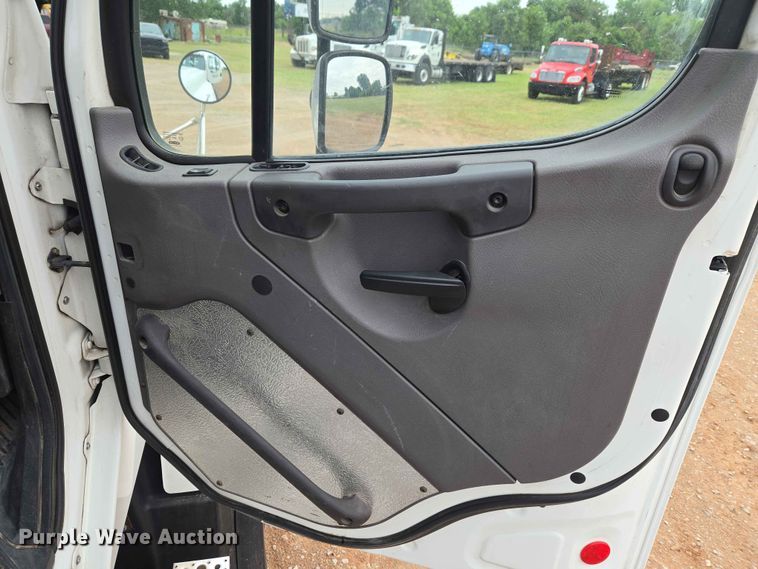 image for item EW0172 2017 Freightliner 114SD crane truck