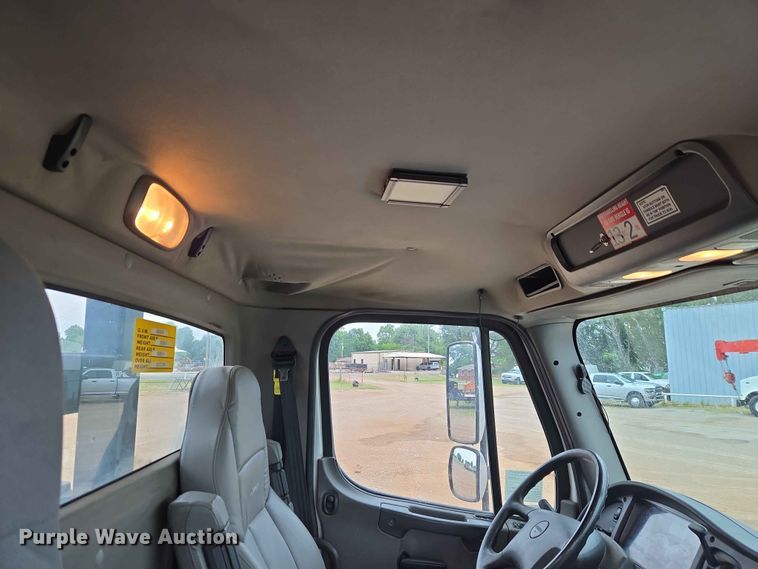 image for item EW0172 2017 Freightliner 114SD crane truck