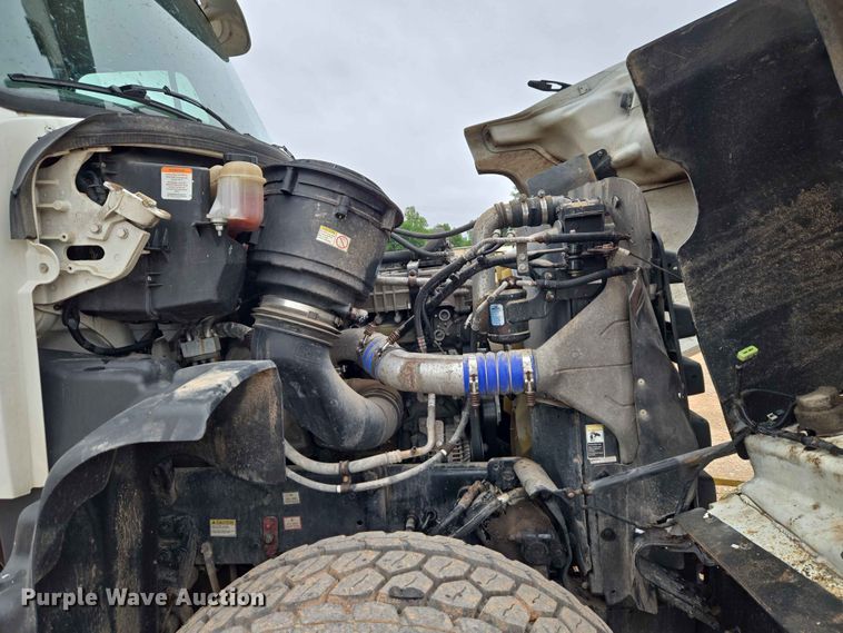 image for item EW0172 2017 Freightliner 114SD crane truck