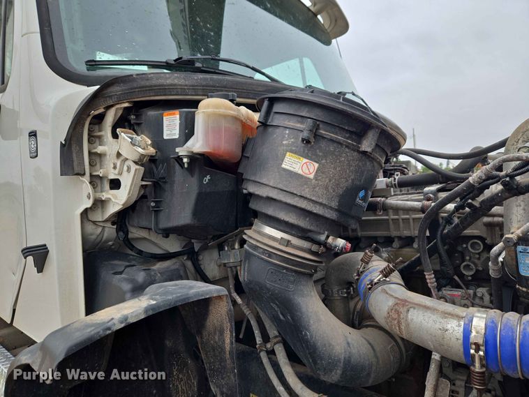 image for item EW0172 2017 Freightliner 114SD crane truck