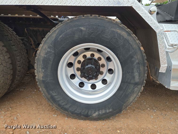 image for item EW0172 2017 Freightliner 114SD crane truck