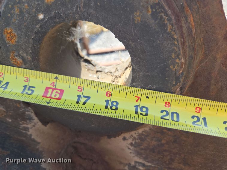 image for item EW0379 Entek JD200 excavator bucket