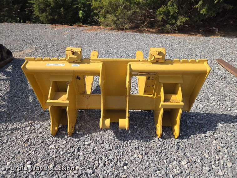 image for item EW0381 Caterpillar backhoe forks