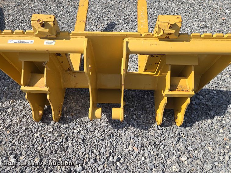 image for item EW0381 Caterpillar backhoe forks
