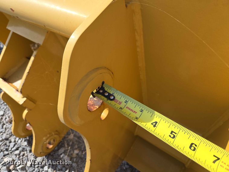 image for item EW0381 Caterpillar backhoe forks