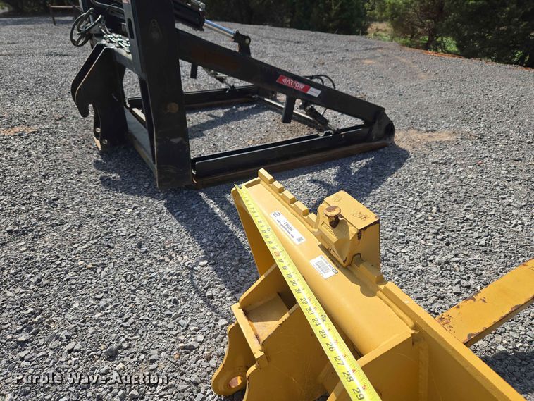image for item EW0381 Caterpillar backhoe forks