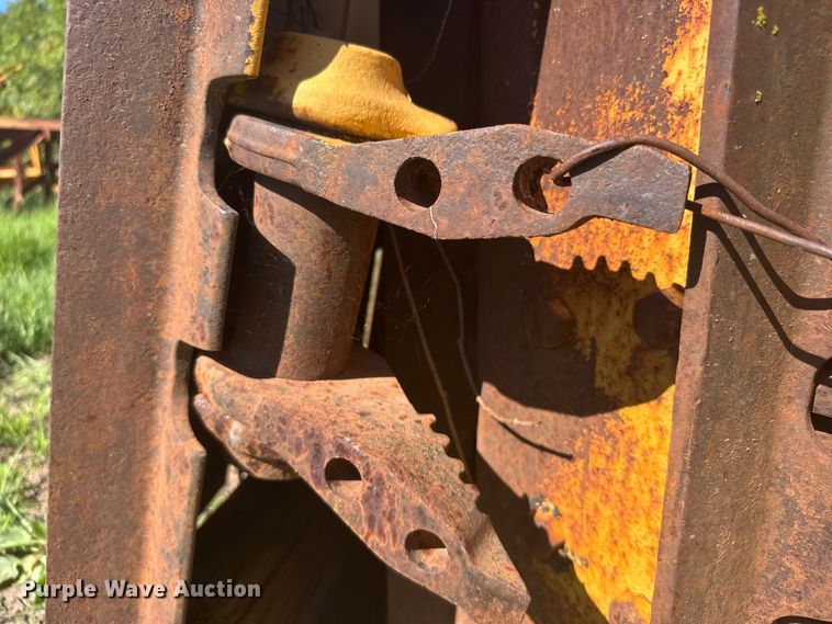 image for item EW4978 Caterpillar tracks
