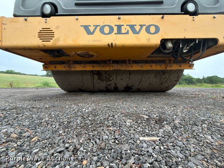 image for item EX2504 2010 Volvo DD138HF double drum vibratory roller