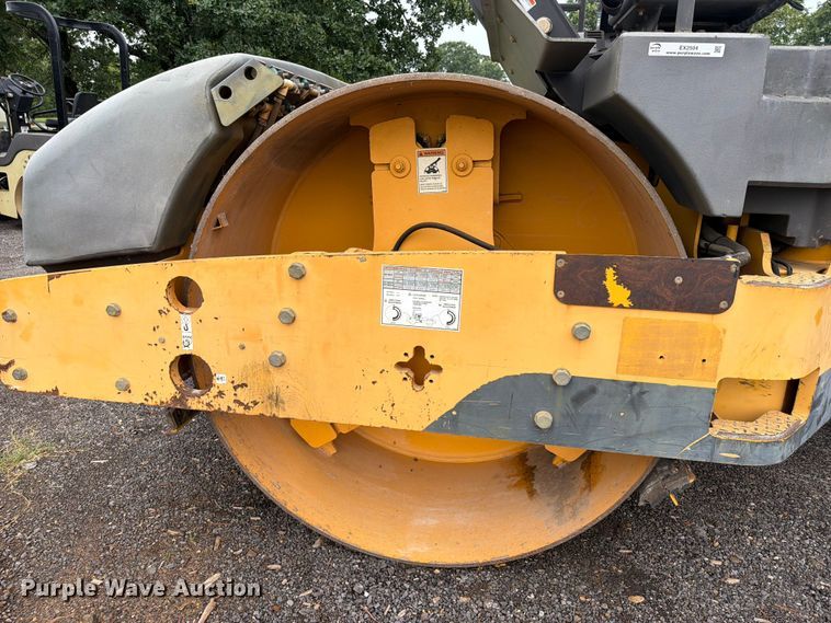 image for item EX2504 2010 Volvo DD138HF double drum vibratory roller