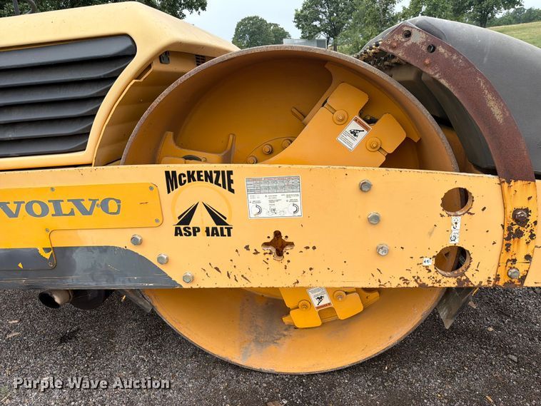 image for item EX2504 2010 Volvo DD138HF double drum vibratory roller