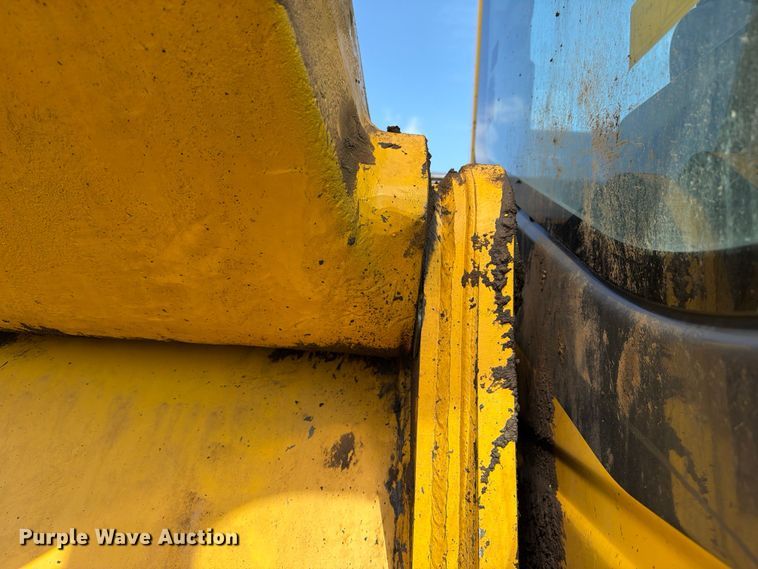 image for item EX3994 2011 Komatsu PC200LC-8 excavator