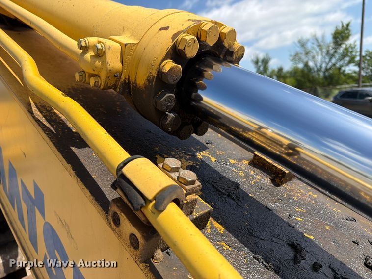 image for item EX3994 2011 Komatsu PC200LC-8 excavator