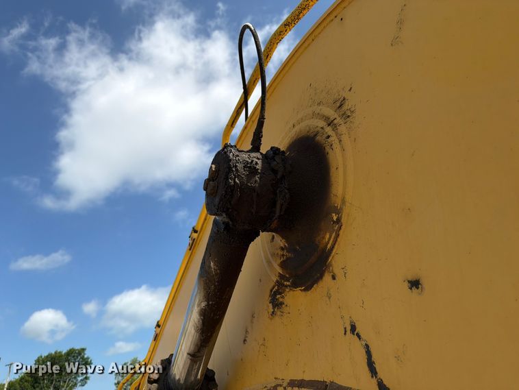 image for item EX3994 2011 Komatsu PC200LC-8 excavator