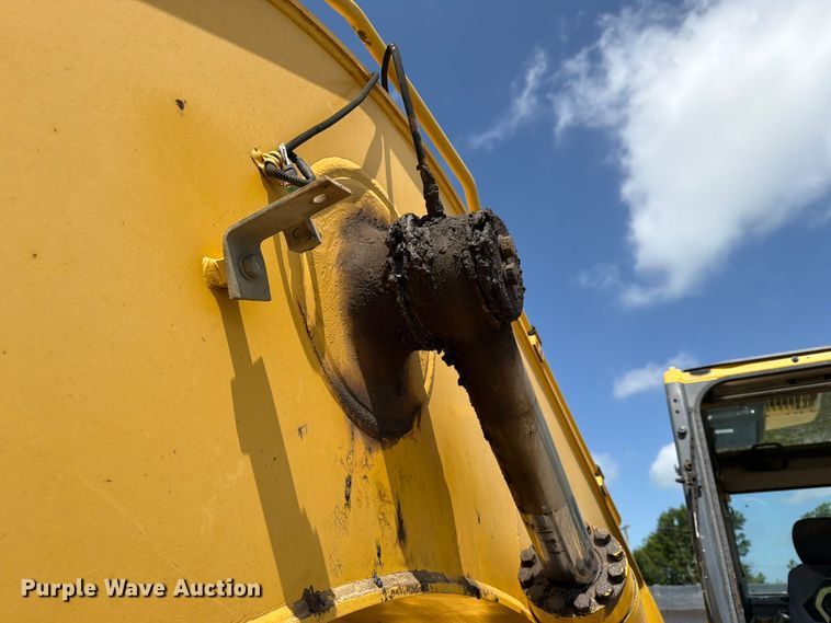 image for item EX3994 2011 Komatsu PC200LC-8 excavator