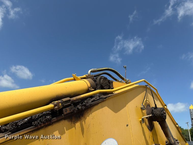 image for item EX3994 2011 Komatsu PC200LC-8 excavator