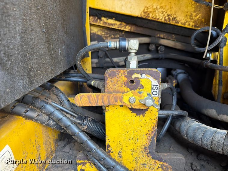 image for item EX3994 2011 Komatsu PC200LC-8 excavator