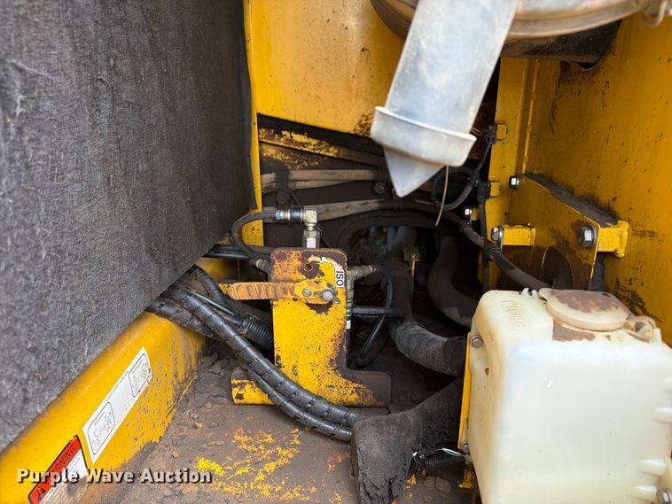 image for item EX3994 2011 Komatsu PC200LC-8 excavator