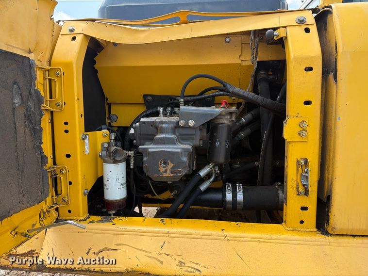 image for item EX3994 2011 Komatsu PC200LC-8 excavator