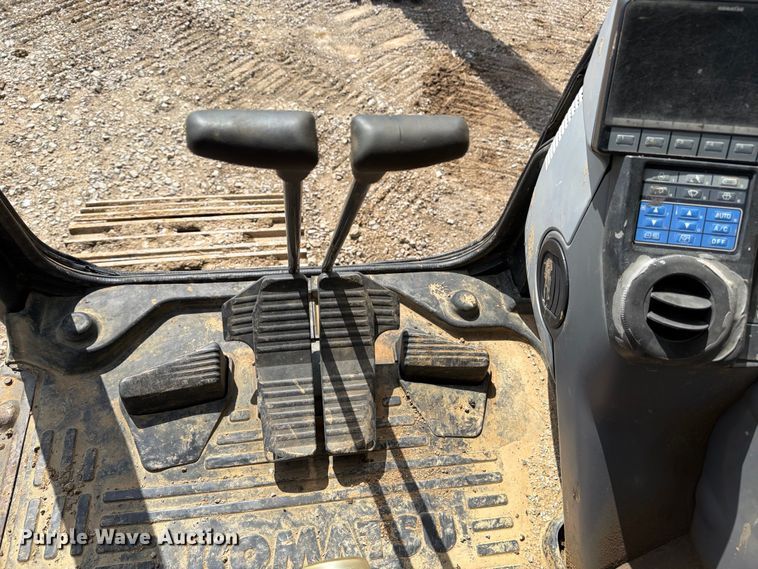 image for item EX3994 2011 Komatsu PC200LC-8 excavator