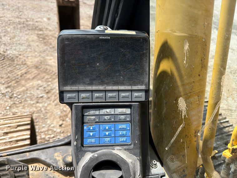 image for item EX3994 2011 Komatsu PC200LC-8 excavator