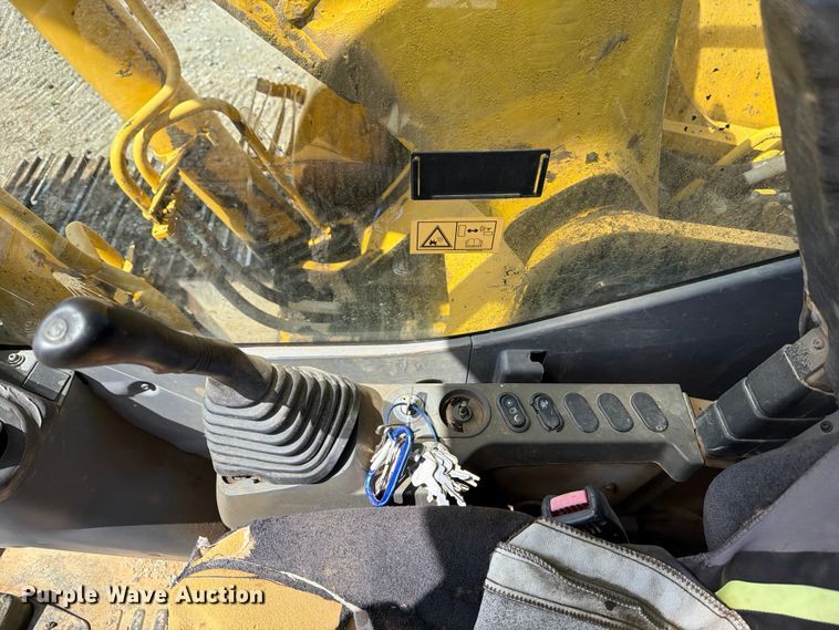 image for item EX3994 2011 Komatsu PC200LC-8 excavator