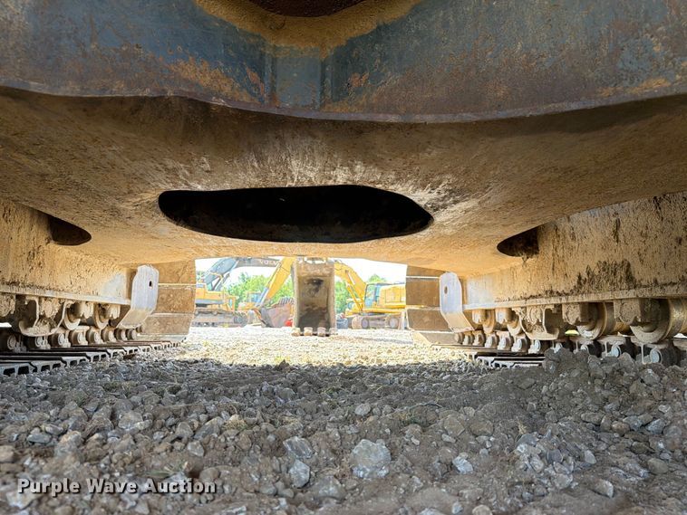 image for item EX3994 2011 Komatsu PC200LC-8 excavator
