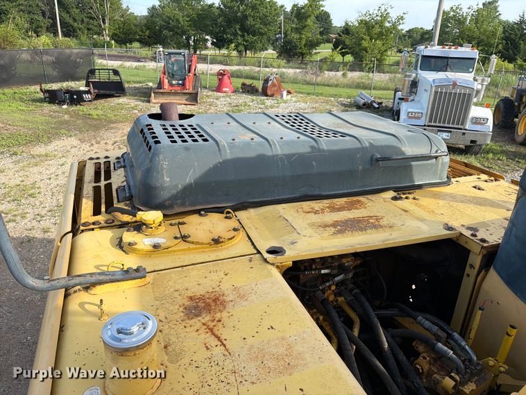 image for item EX3998 2005 Komatsu PC200-7 excavator