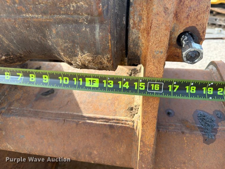 image for item EX3998 2005 Komatsu PC200-7 excavator