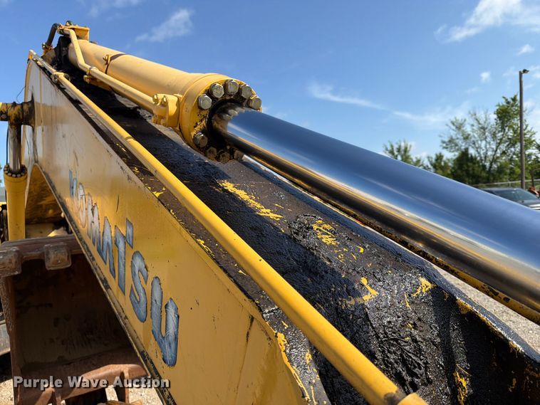 image for item EX3998 2005 Komatsu PC200-7 excavator