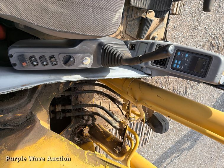 image for item EX3998 2005 Komatsu PC200-7 excavator