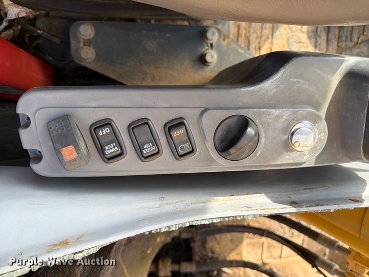 image for item EX3998 2005 Komatsu PC200-7 excavator