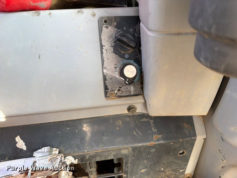 image for item EX3998 2005 Komatsu PC200-7 excavator