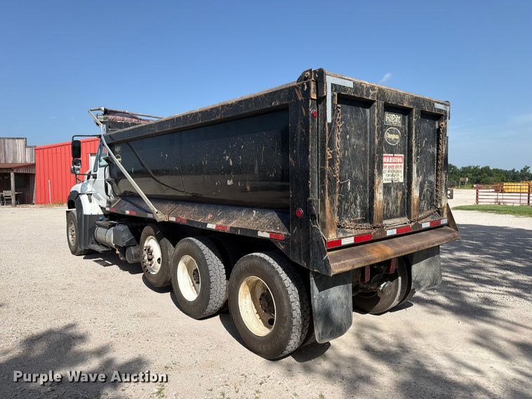 image for item EX4009 2019 International WorkStar 7600 dump truck