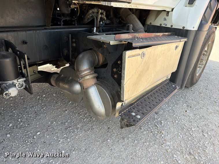 image for item EX4009 2019 International WorkStar 7600 dump truck