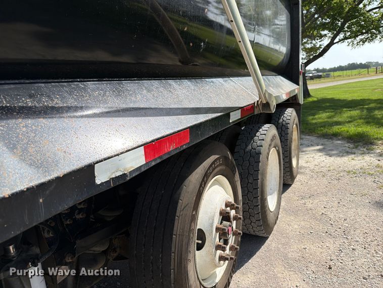 image for item EX4009 2019 International WorkStar 7600 dump truck