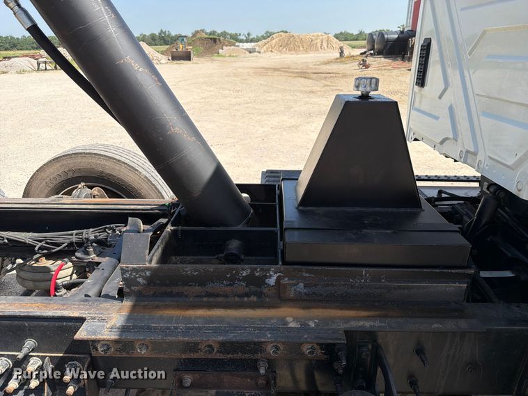image for item EX4009 2019 International WorkStar 7600 dump truck