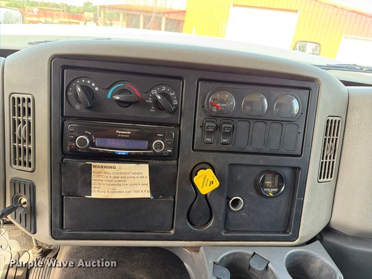 image for item EX4009 2019 International WorkStar 7600 dump truck