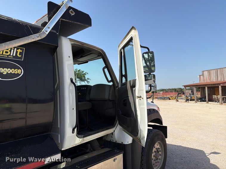 image for item EX4009 2019 International WorkStar 7600 dump truck