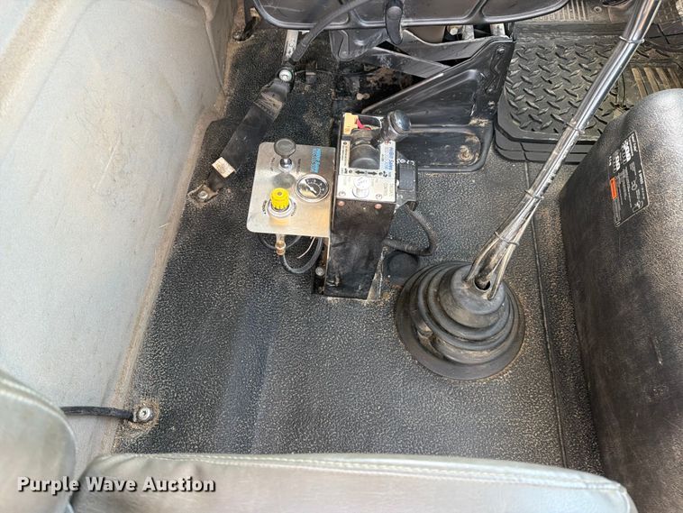 image for item EX4009 2019 International WorkStar 7600 dump truck