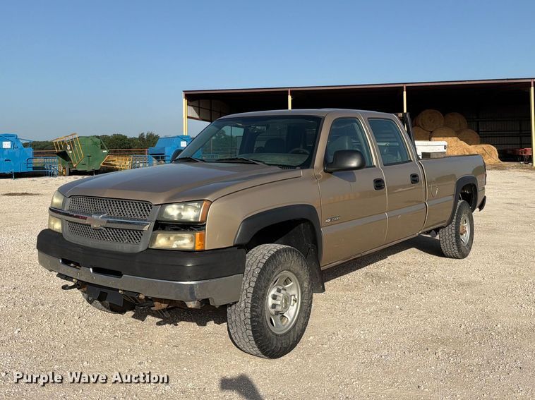 2004 Chevrolet Silverado 3500 Crew Cab pickup truck
