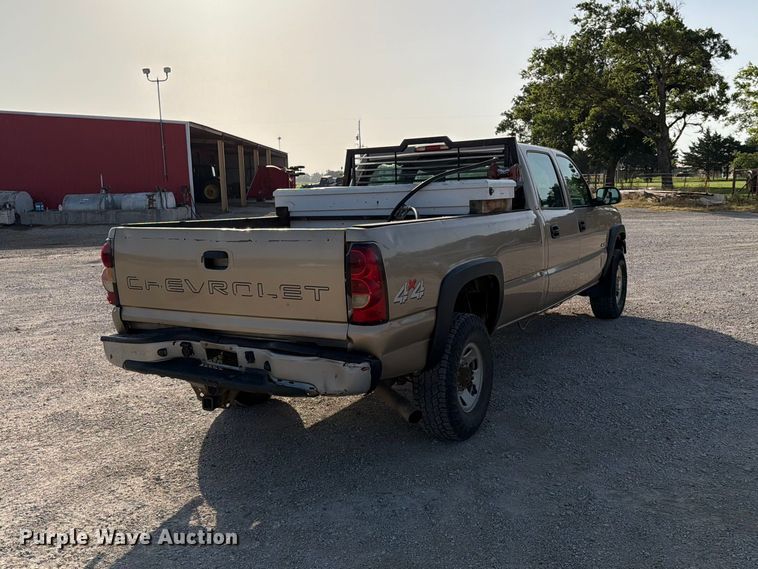 image for item EX4010 2004 Chevrolet Silverado 3500 Crew Cab pickup truck