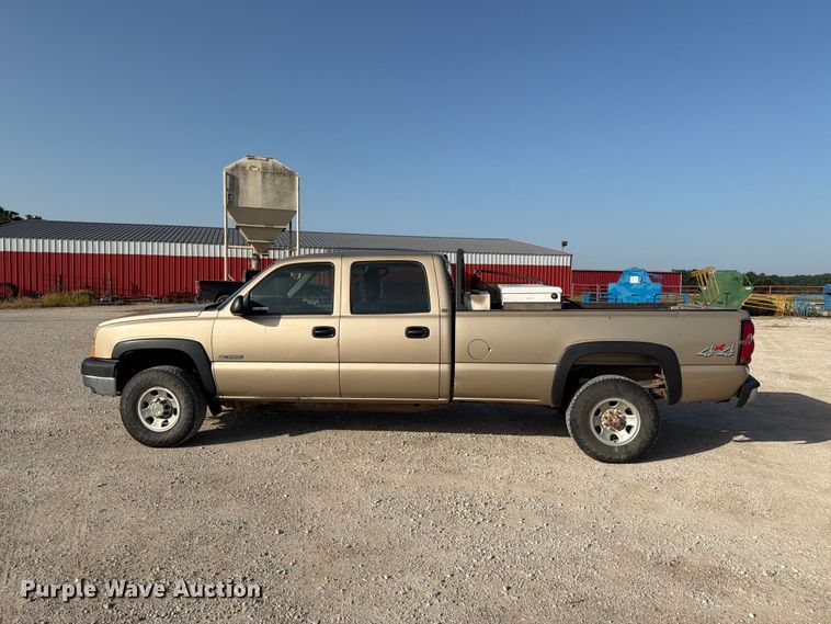 image for item EX4010 2004 Chevrolet Silverado 3500 Crew Cab pickup truck