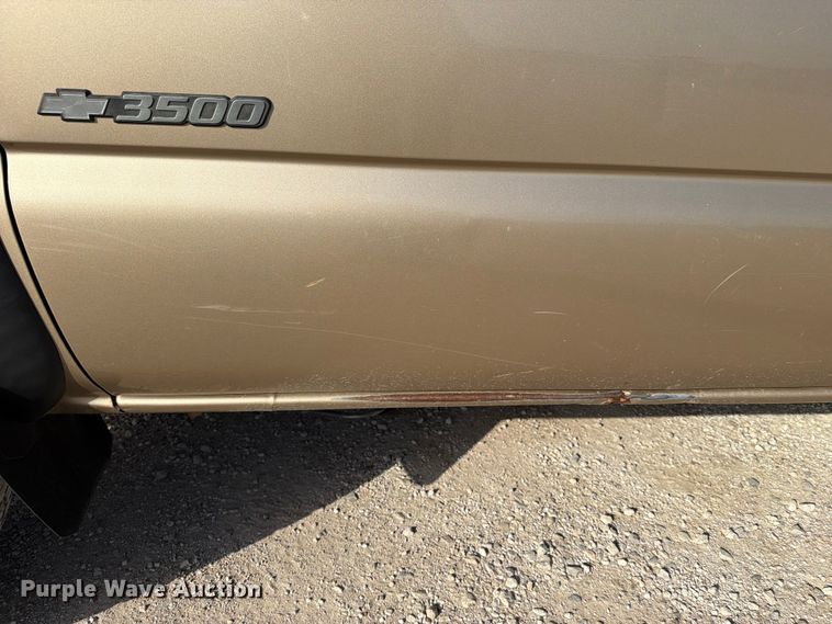 image for item EX4010 2004 Chevrolet Silverado 3500 Crew Cab pickup truck