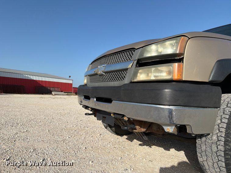 image for item EX4010 2004 Chevrolet Silverado 3500 Crew Cab pickup truck