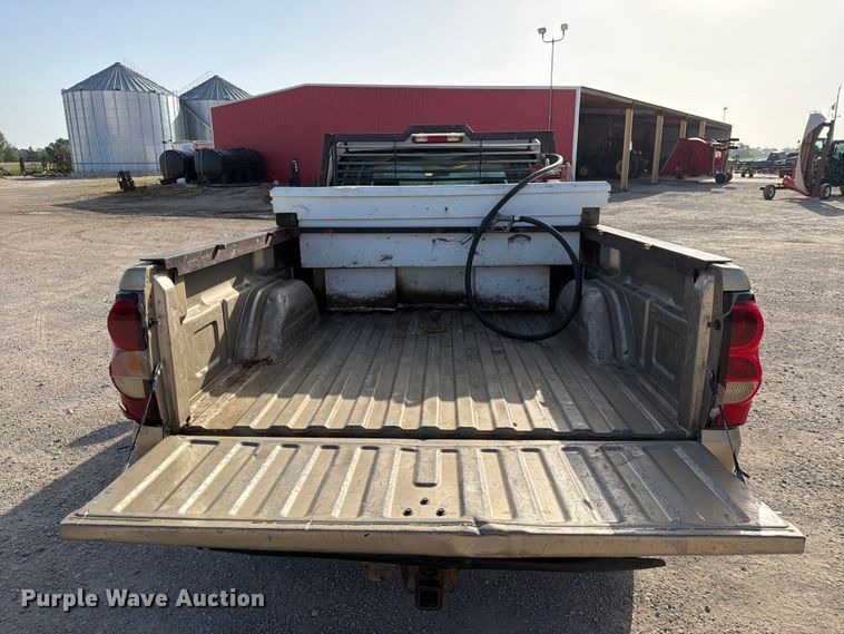 image for item EX4010 2004 Chevrolet Silverado 3500 Crew Cab pickup truck
