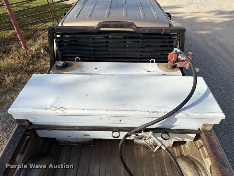 image for item EX4010 2004 Chevrolet Silverado 3500 Crew Cab pickup truck