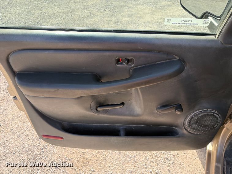 image for item EX4010 2004 Chevrolet Silverado 3500 Crew Cab pickup truck